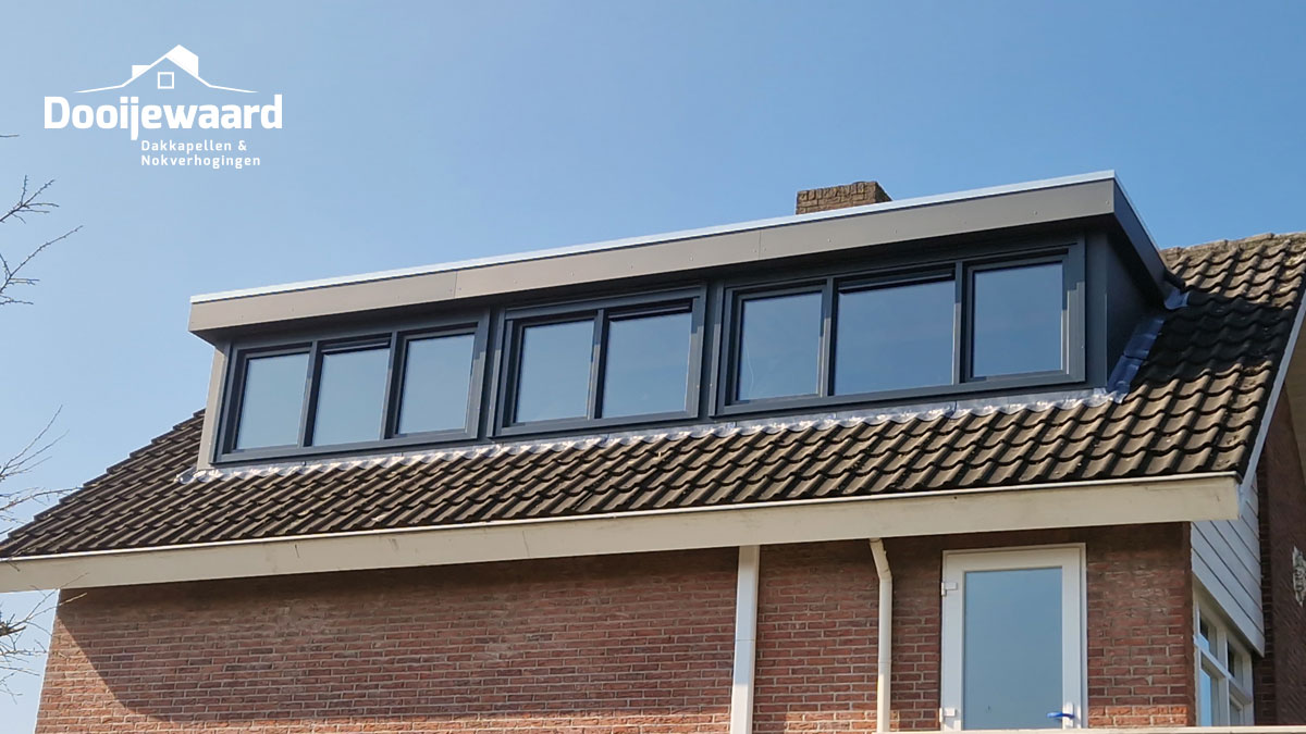 Dooijewaard dakkapellen en nokverhogingen plaatsing Prefab Kunststof dakkapel Enschede